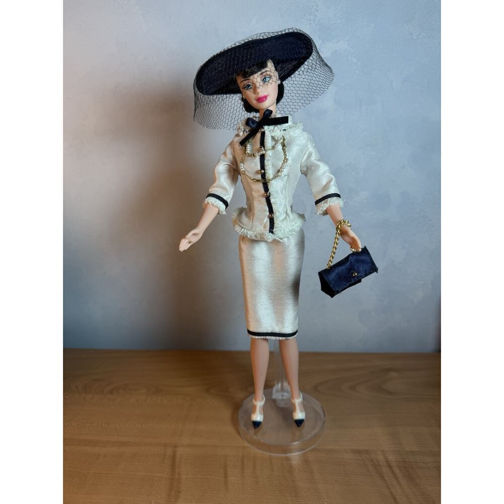 1998 SPRING IN TOKYO BARBIE CITY SEASONS - 19430 - OOB With Stand - Picture 2 of 13